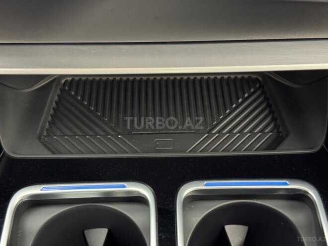 BMW i7-32