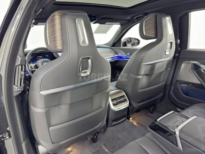 BMW i7-9