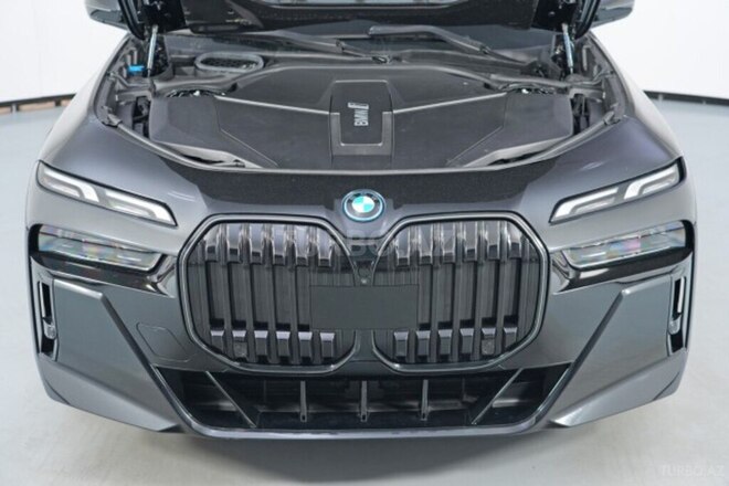 BMW i7-3