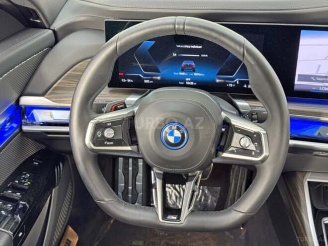 BMW i7-25