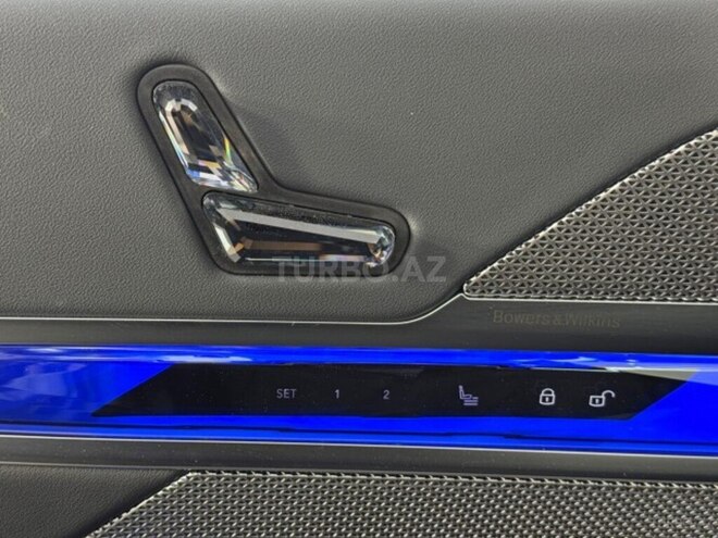 BMW i7-20