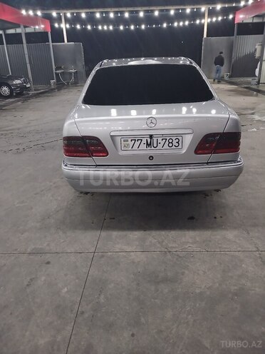 Mercedes E 240-10