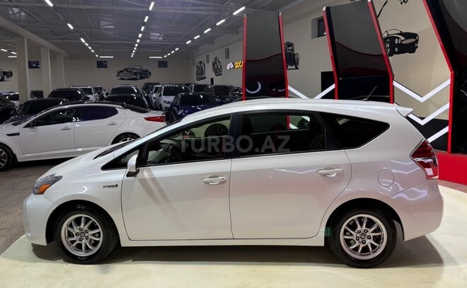 Toyota Prius V-5