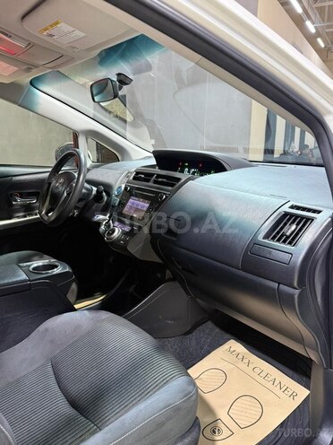Toyota Prius V-11