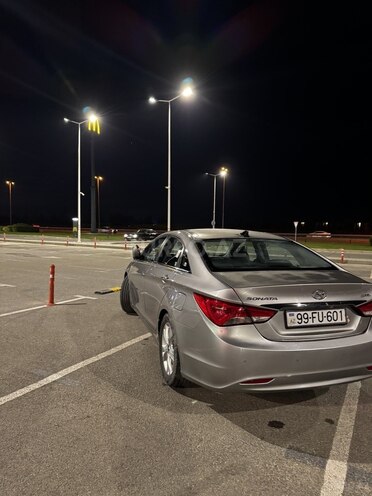 Hyundai Sonata-5