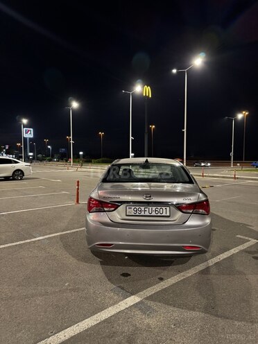 Hyundai Sonata-4