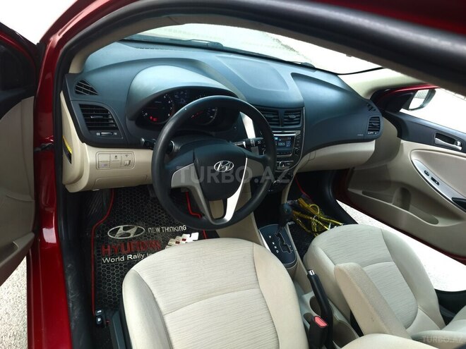 Hyundai Accent-4