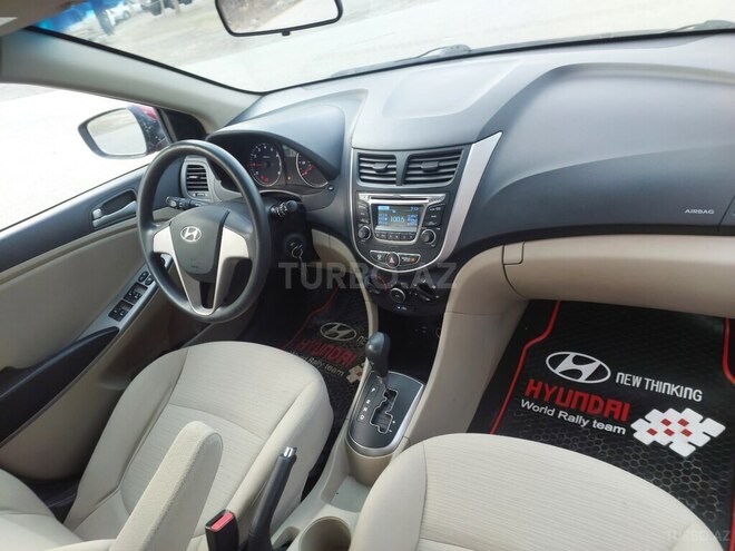 Hyundai Accent-7