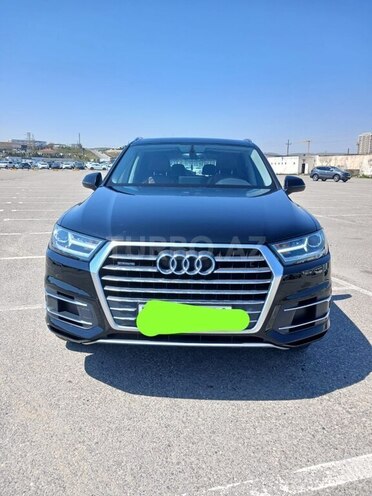 Audi Q7-1