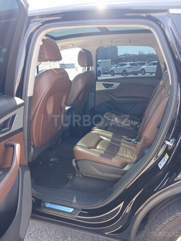 Audi Q7-6