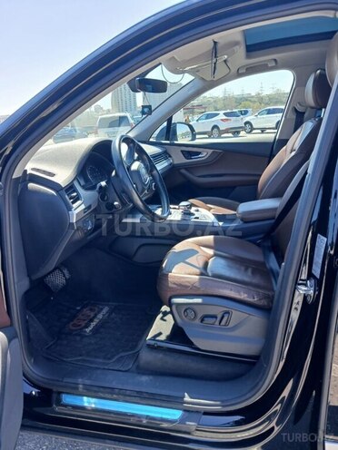 Audi Q7-5
