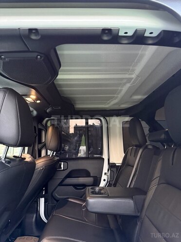 Jeep Wrangler-12