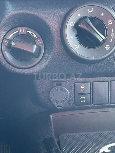 Toyota Hilux-9