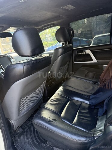 Toyota Land Cruiser-7