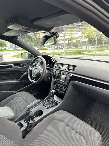 Volkswagen Passat-12