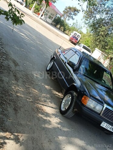 Mercedes 190-2