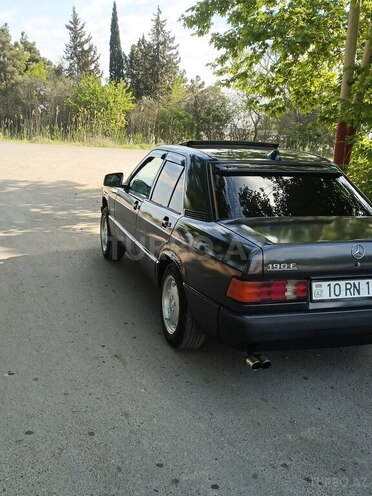 Mercedes 190-5