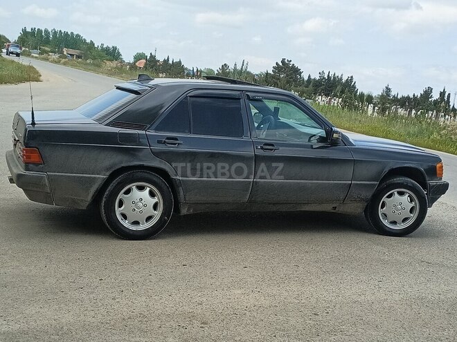 Mercedes 190-12
