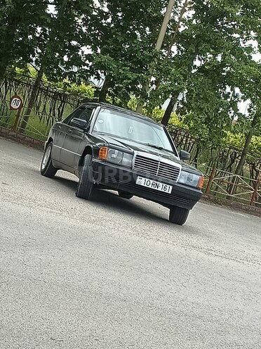 Mercedes 190-13