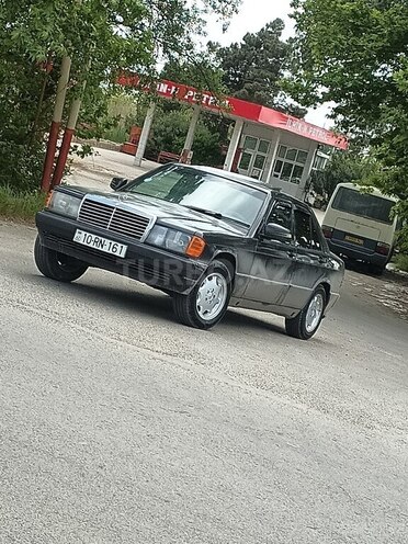 Mercedes 190-15