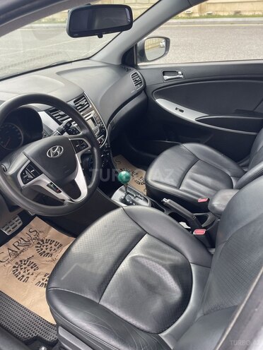 Hyundai Accent-7