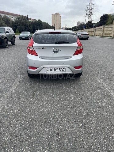 Hyundai Accent-4