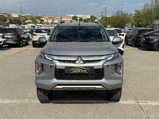 Mitsubishi L200-21