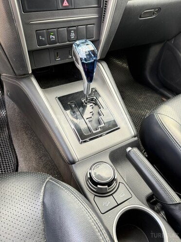 Mitsubishi L200-10