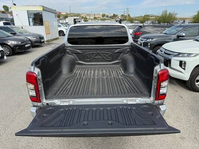 Mitsubishi L200-19