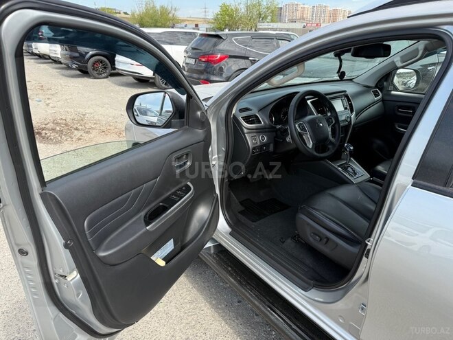 Mitsubishi L200-13