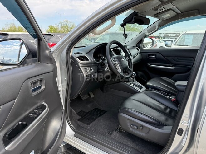 Mitsubishi L200-12