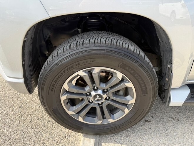 Mitsubishi L200-20