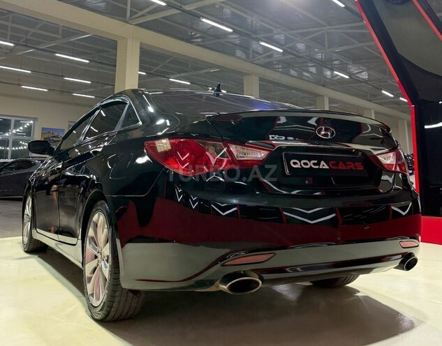 Hyundai Sonata-12