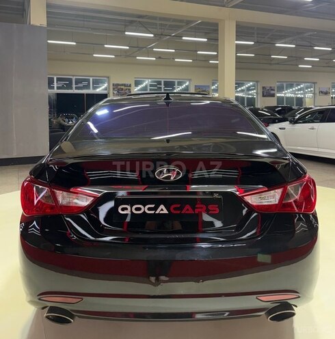 Hyundai Sonata-13
