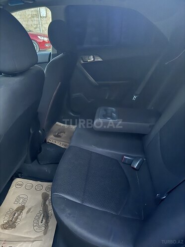 Kia Cerato-10