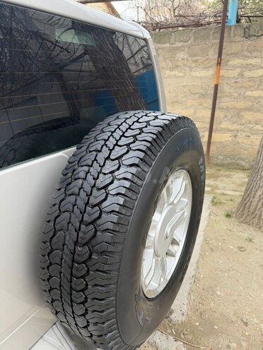 Hummer H3-11