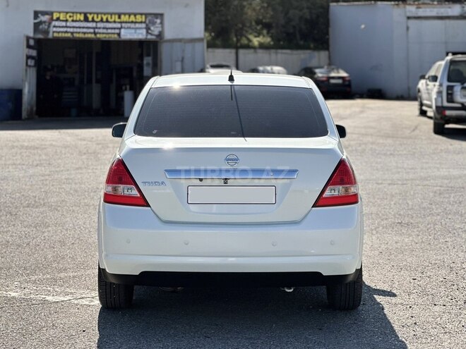 Nissan Tiida-6
