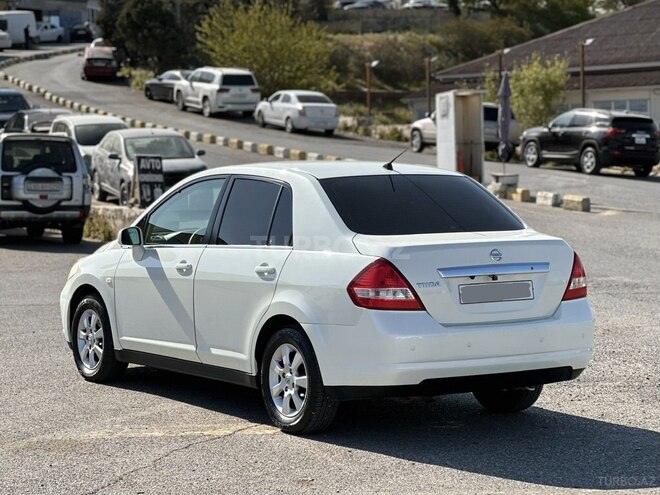 Nissan Tiida-5
