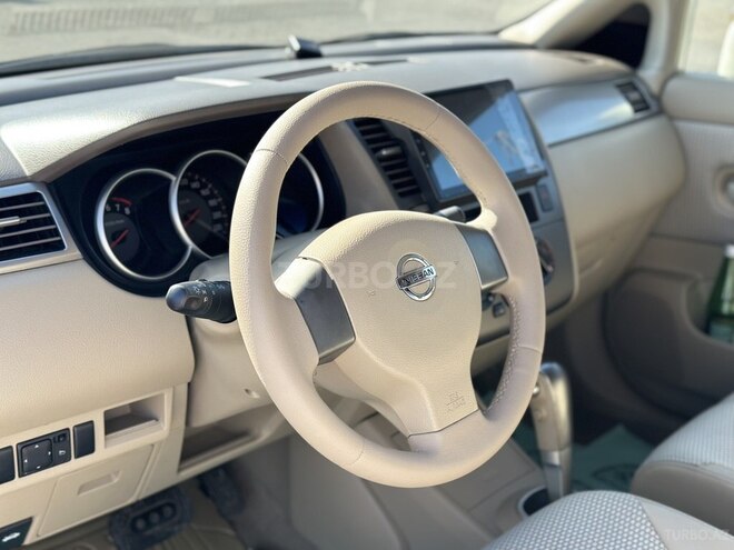 Nissan Tiida-11