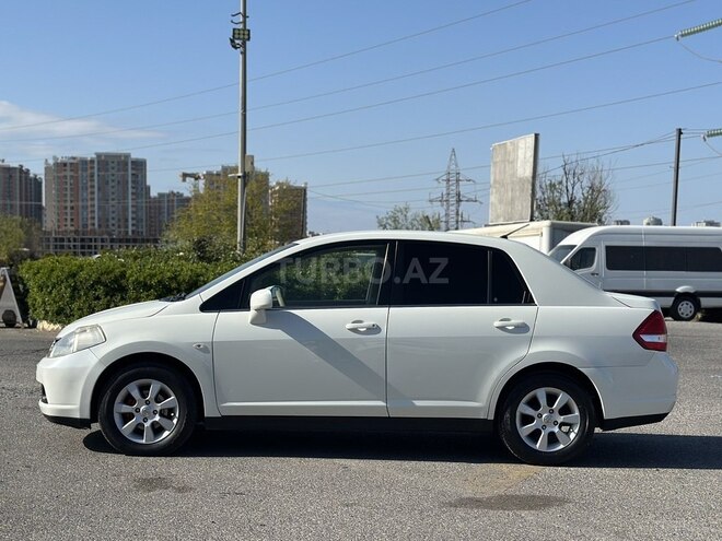 Nissan Tiida-4