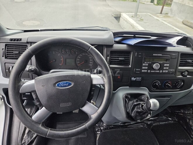 Ford Transit-3