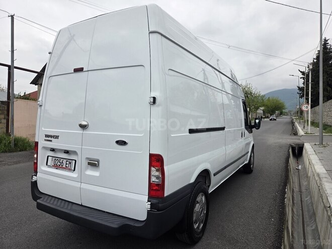 Ford Transit-6