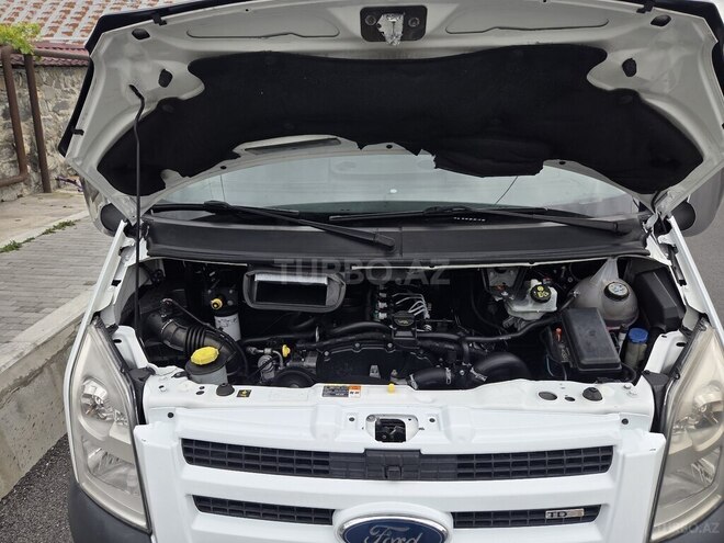 Ford Transit-14