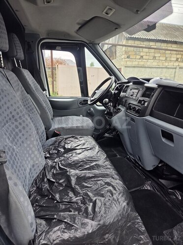 Ford Transit-12