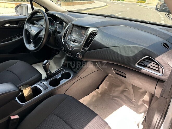 Chevrolet Cruze-13