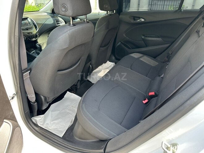 Chevrolet Cruze-16