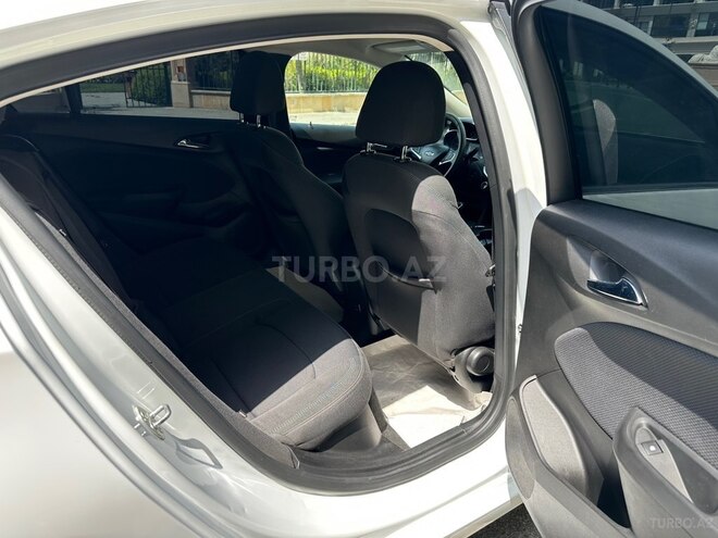 Chevrolet Cruze-10