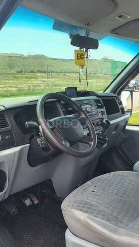Ford Transit-11