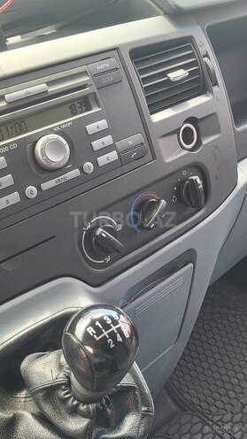 Ford Transit-15