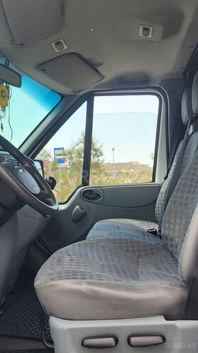 Ford Transit-12
